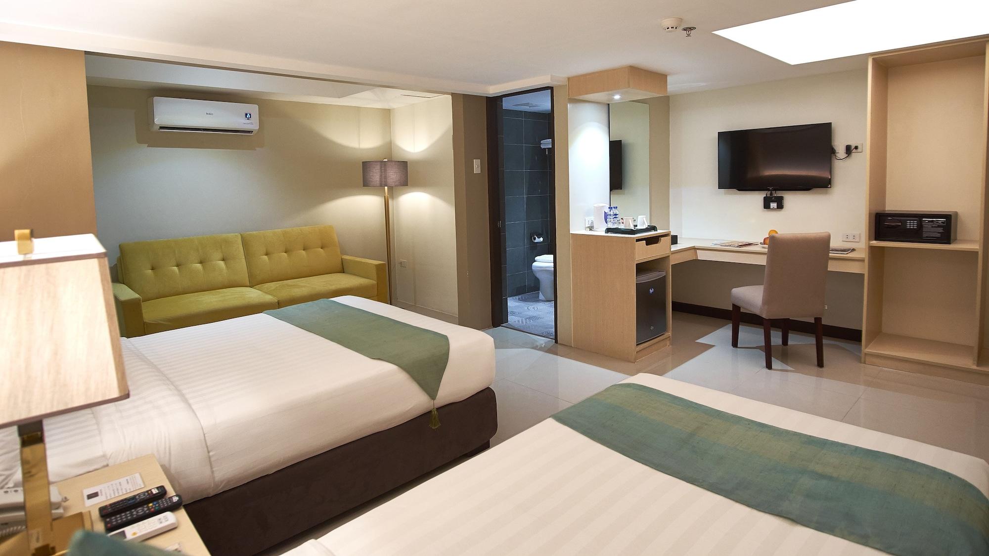 J7 Hotel Iloilo City Dış mekan fotoğraf