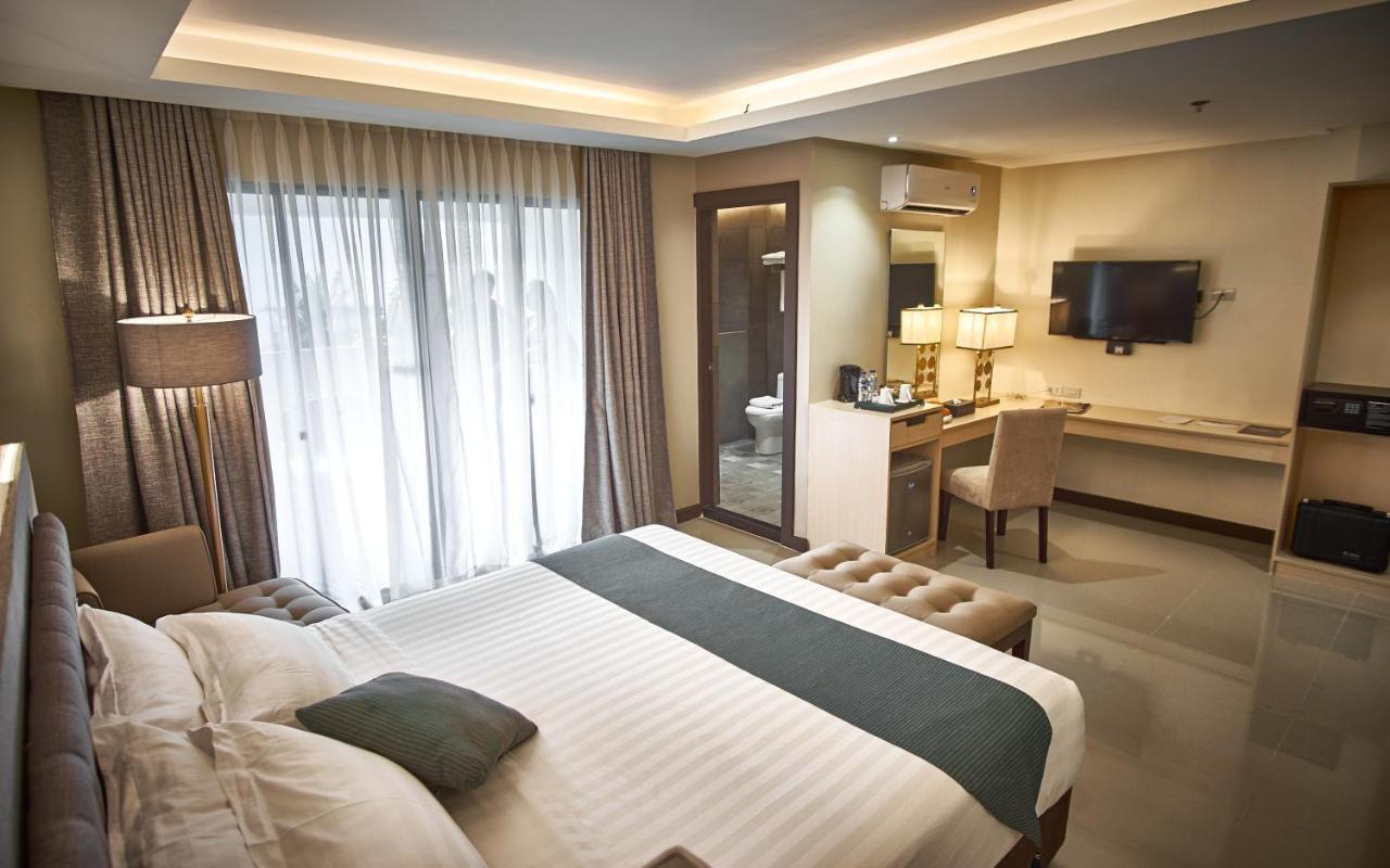 J7 Hotel Iloilo City Dış mekan fotoğraf
