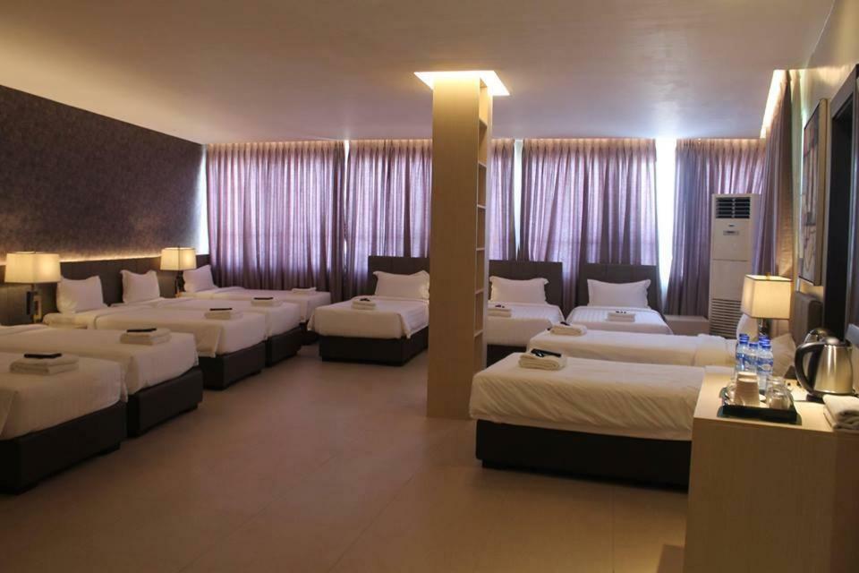 J7 Hotel Iloilo City Dış mekan fotoğraf